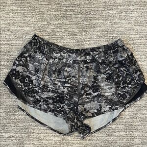 Lululemon Athletica Black and White Patterned Shorts 2.5 Hotty size 10 reg